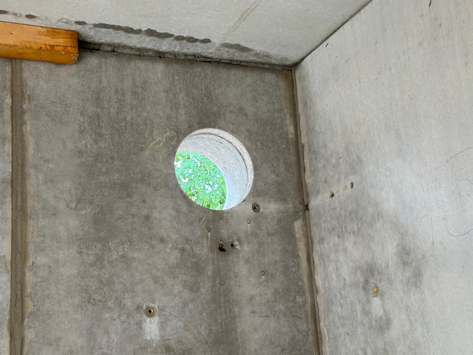Baustellenarbeit mit Beton