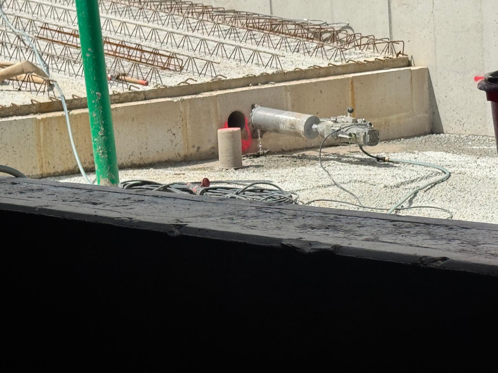 Arbeitsausrüstung auf Baustelle
